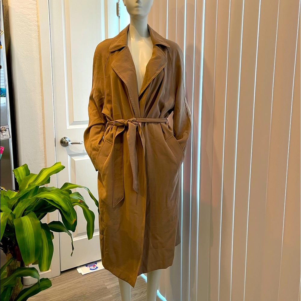 I just love how Light weight this Trench is